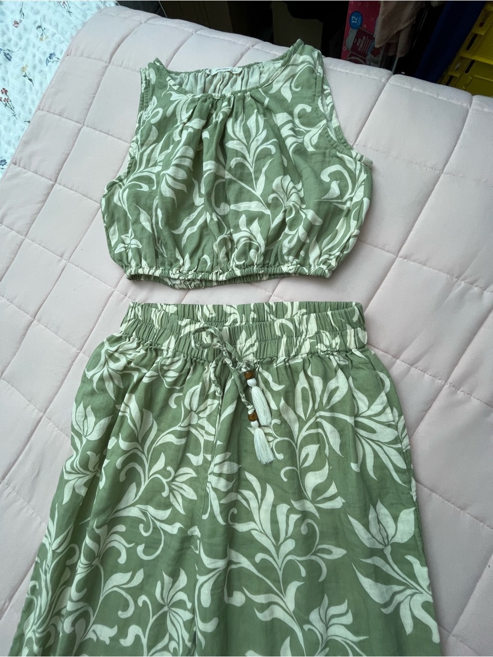 100%Cotton Sleeveless top and Olive Floral Wide-Leg pants - Picture 5 of 8